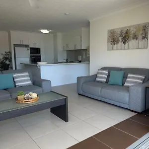 https://majorca-isle-beachside-resort.hotelssunshinecoast.net